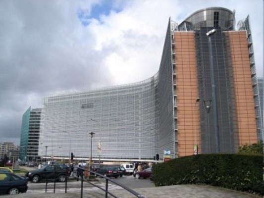 Comisia Europeană: În zilele următoare va fi o decizie de întrerupere a plăţilor pentru cererile în curs la POSDRU